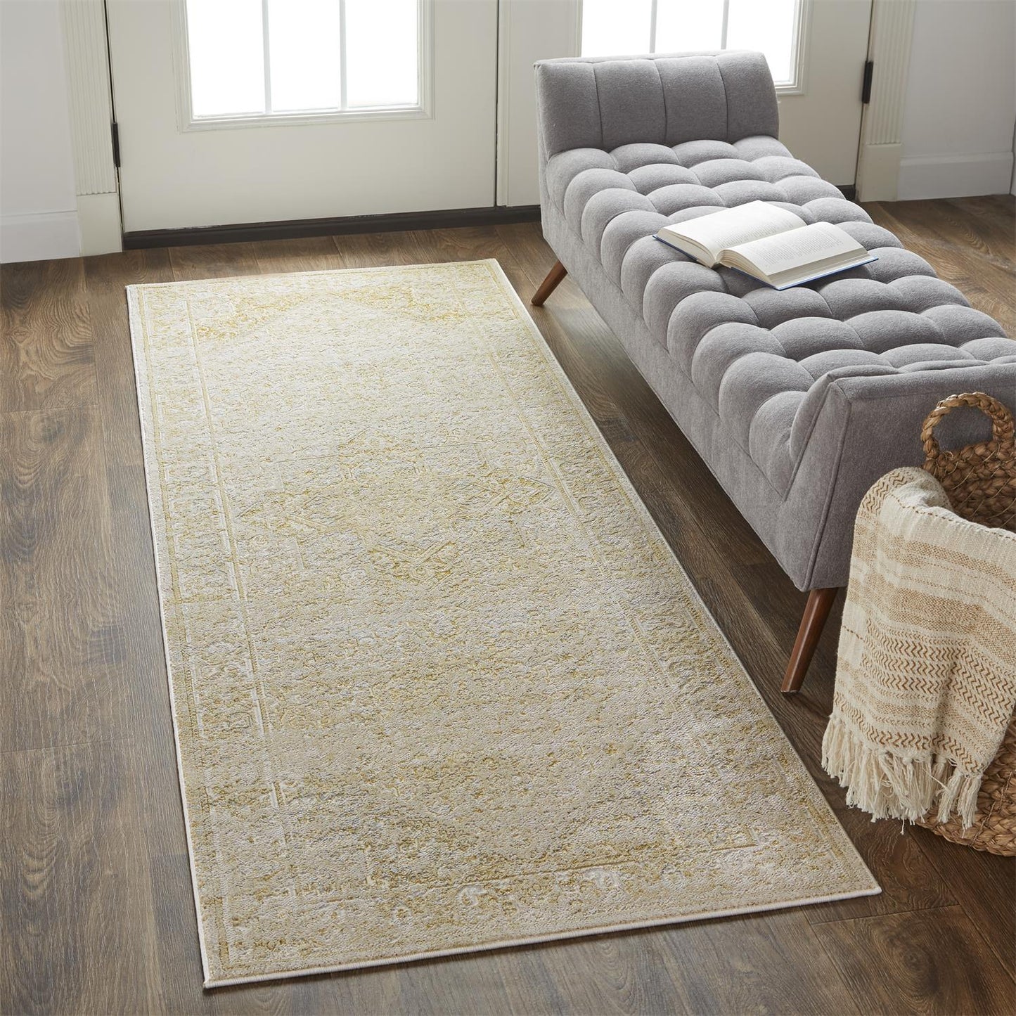 Aura Modern/Classic/Persian Oriental/Persian Ivory/Gold - Feizy Rug