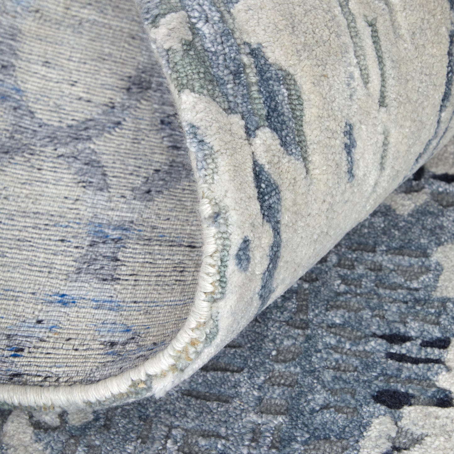 Zarah Modern/Bohemian & Eclectic Blue/Ivory Area Rug