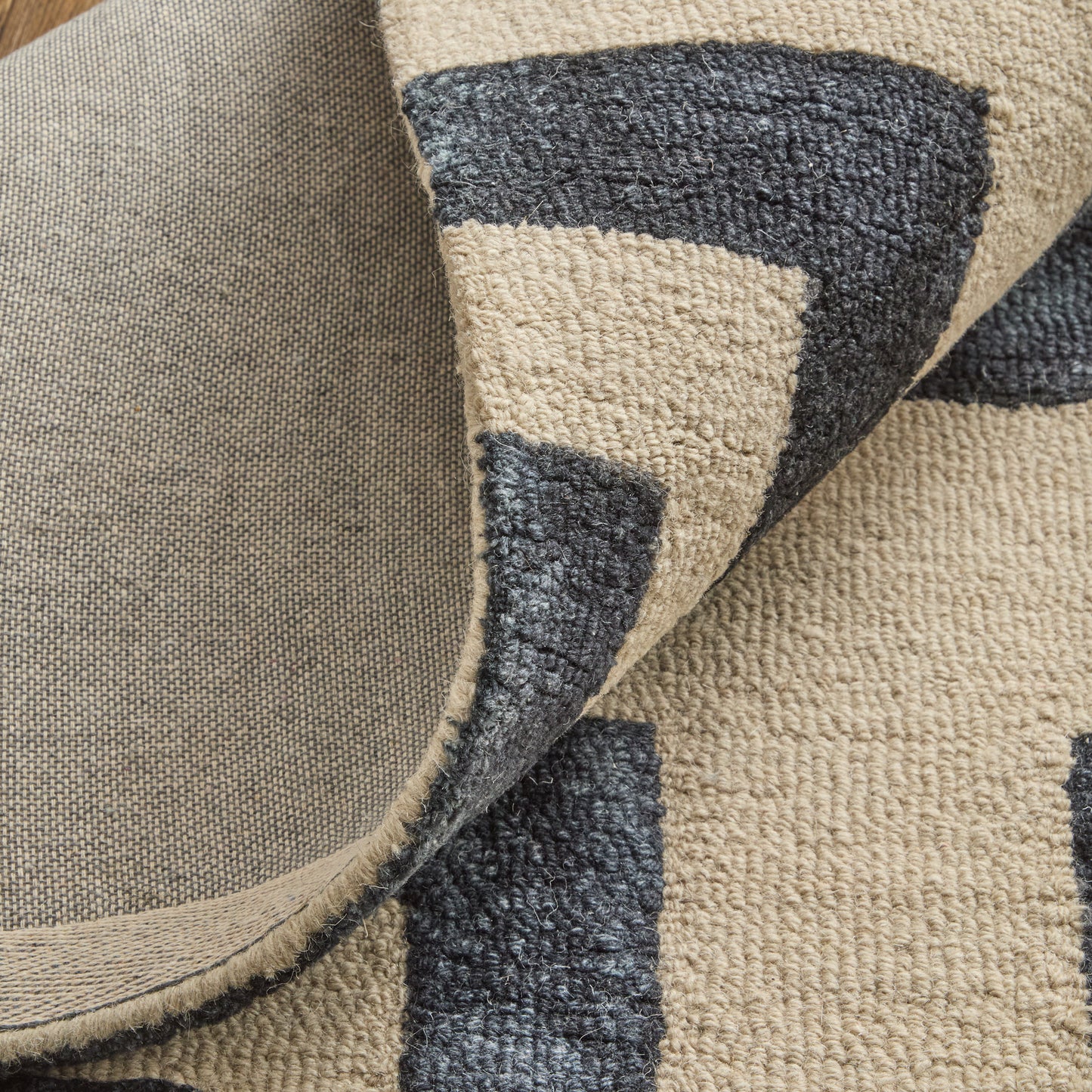 Lorrain Modern/Mid-Century Modern/Luxury & Glam Tan/Black Area Rug