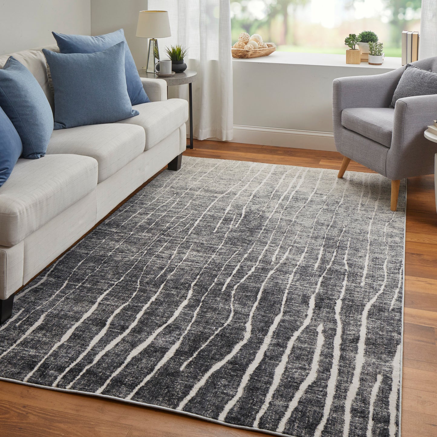 Kano Transitional/Industrial/Casual Black/Gray/Ivory Accent Rug