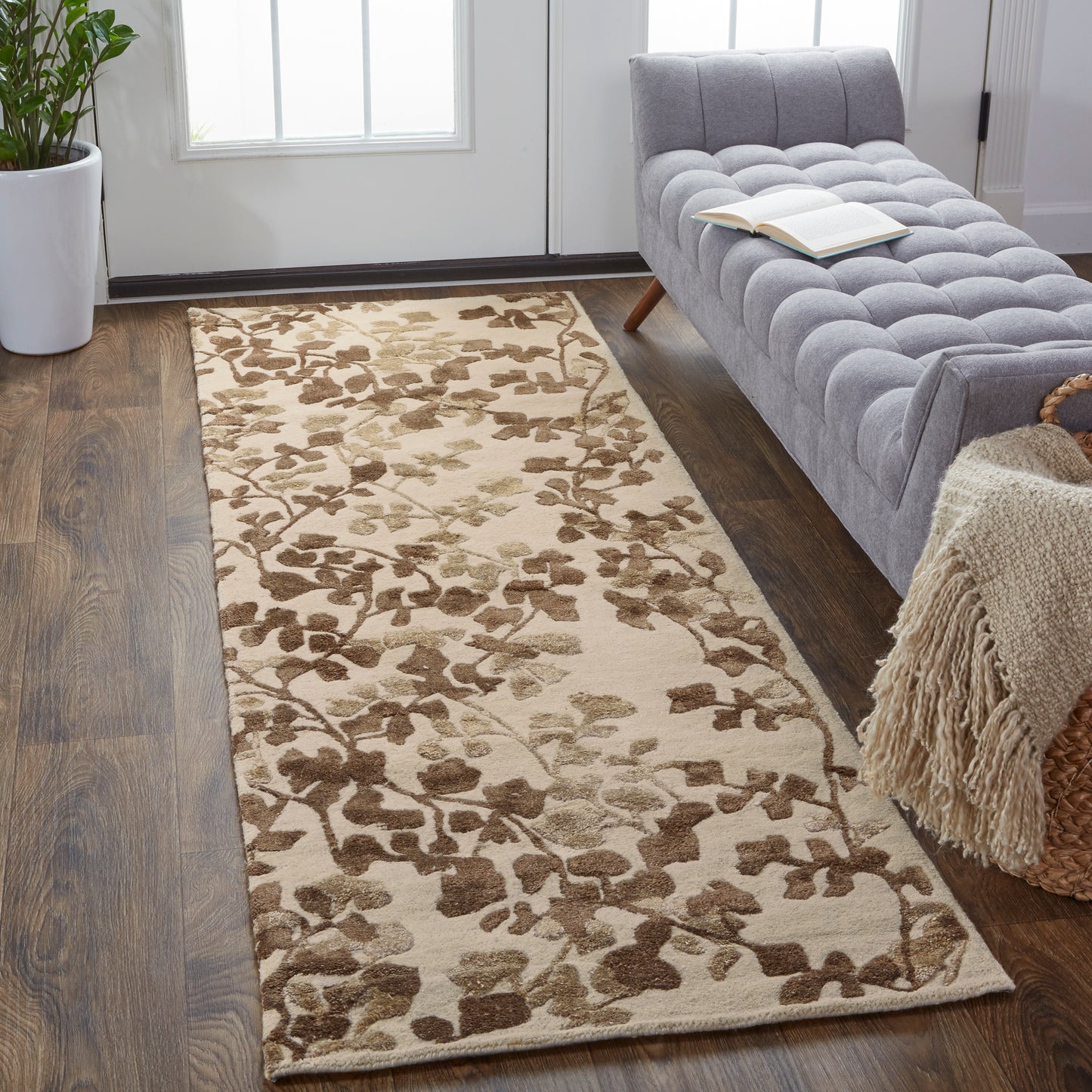 Bella Transitional/Casual Floral & Botanical Ivory/Taupe/Brown - Feizy Rug