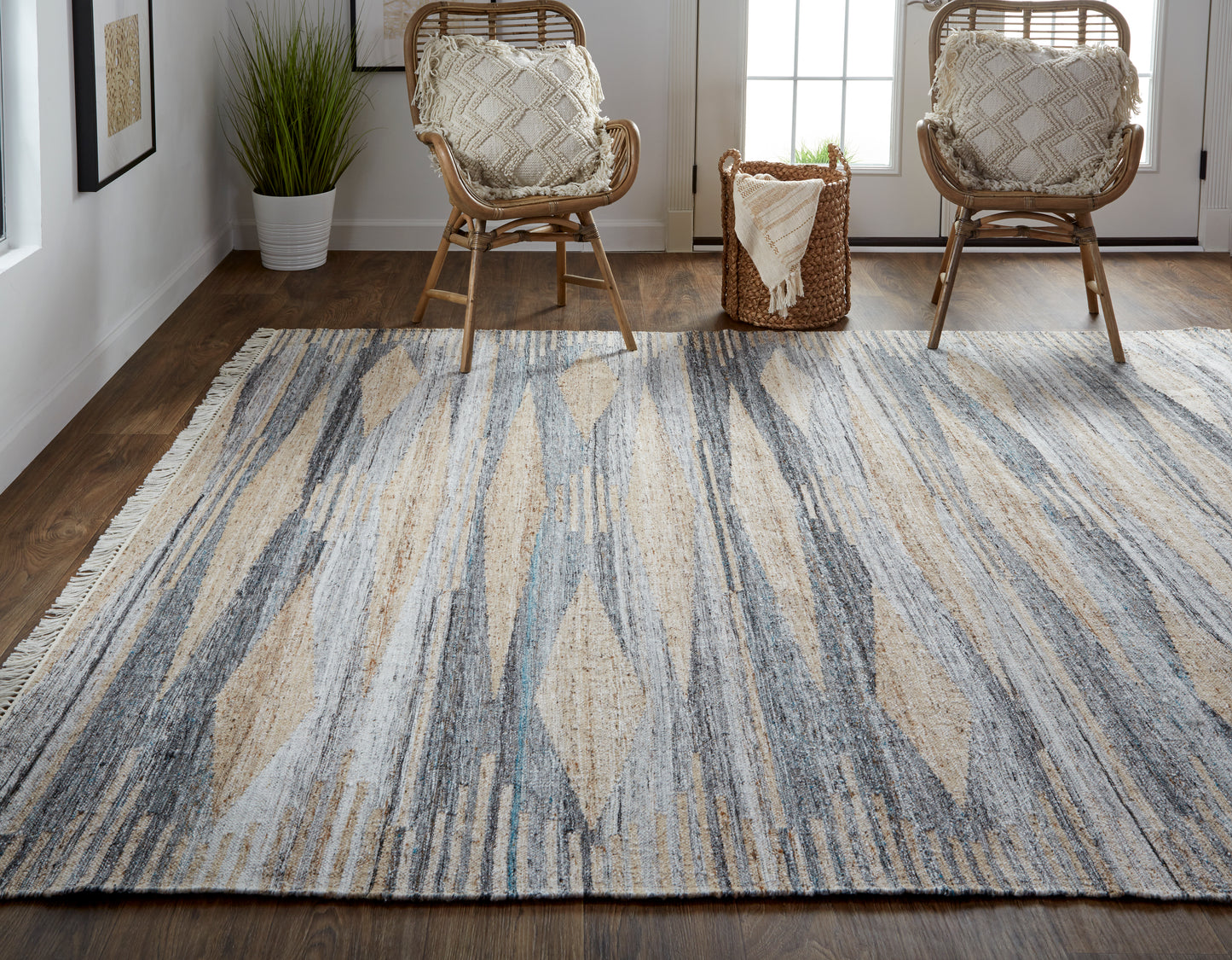 Beckett Transitional/Moroccan/Bohemian & Eclectic Gray/Tan/Silver Accent Rug