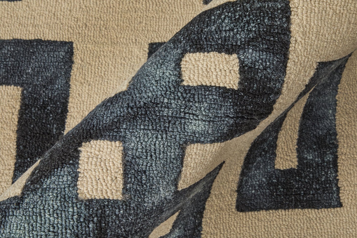 Lorrain Modern/Mid-Century Modern/Luxury & Glam Tan/Black Accent Rug