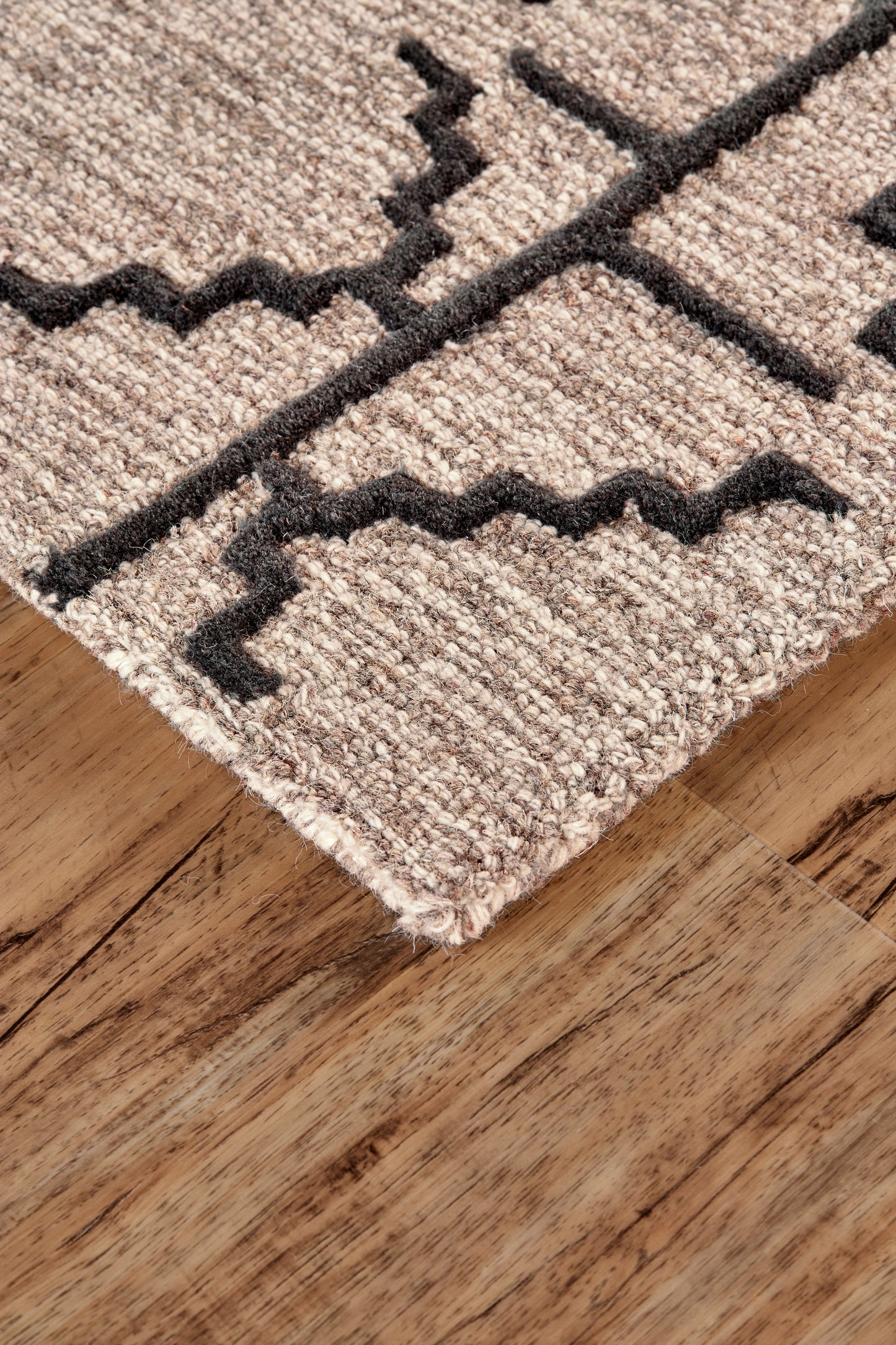Enzo Transitional/Global Black/Taupe/Gray Accent Rug