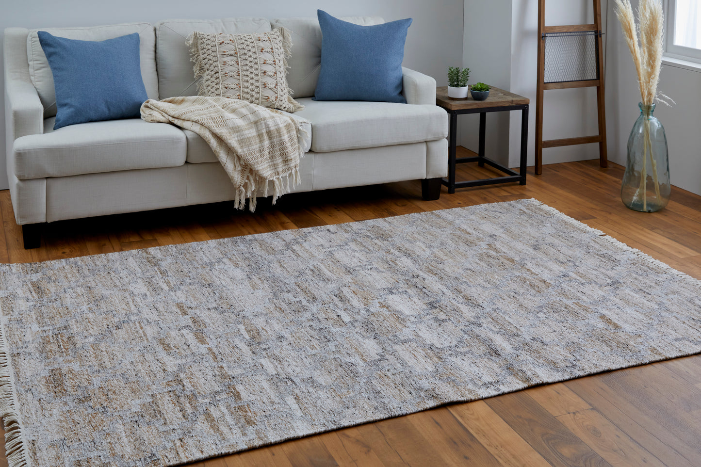 Beckett Transitional/Moroccan/Bohemian & Eclectic Tan/Gray/Ivory Accent Rug