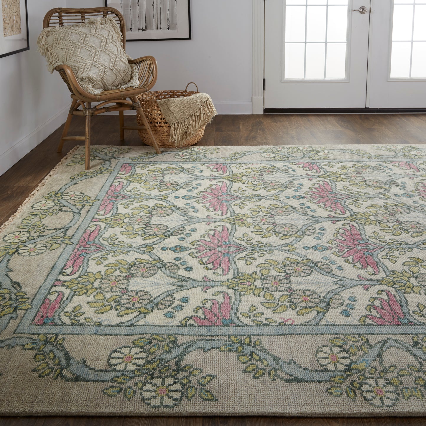 Beall Traditional/Classic/Vintage Ivory/Pink/Green Area Rug