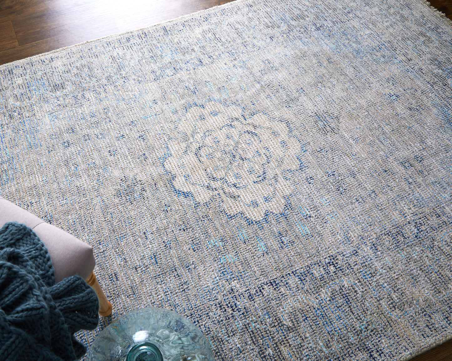 Caldwell Transitional/Bohemian & Eclectic/Vintage Gray/Blue/Ivory Accent Rug