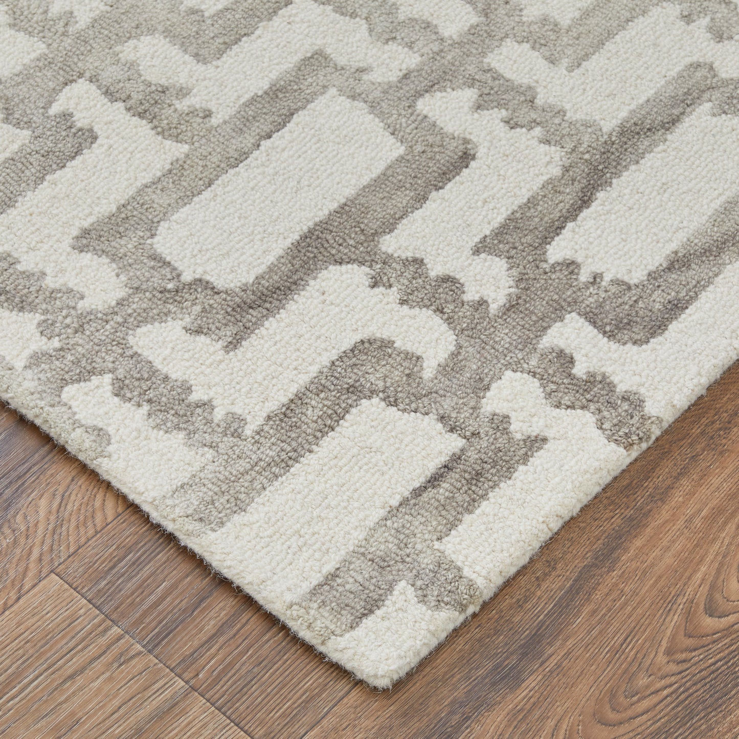 Lorrain Modern/Bohemian & Eclectic/Casual Ivory/Taupe Accent Rug