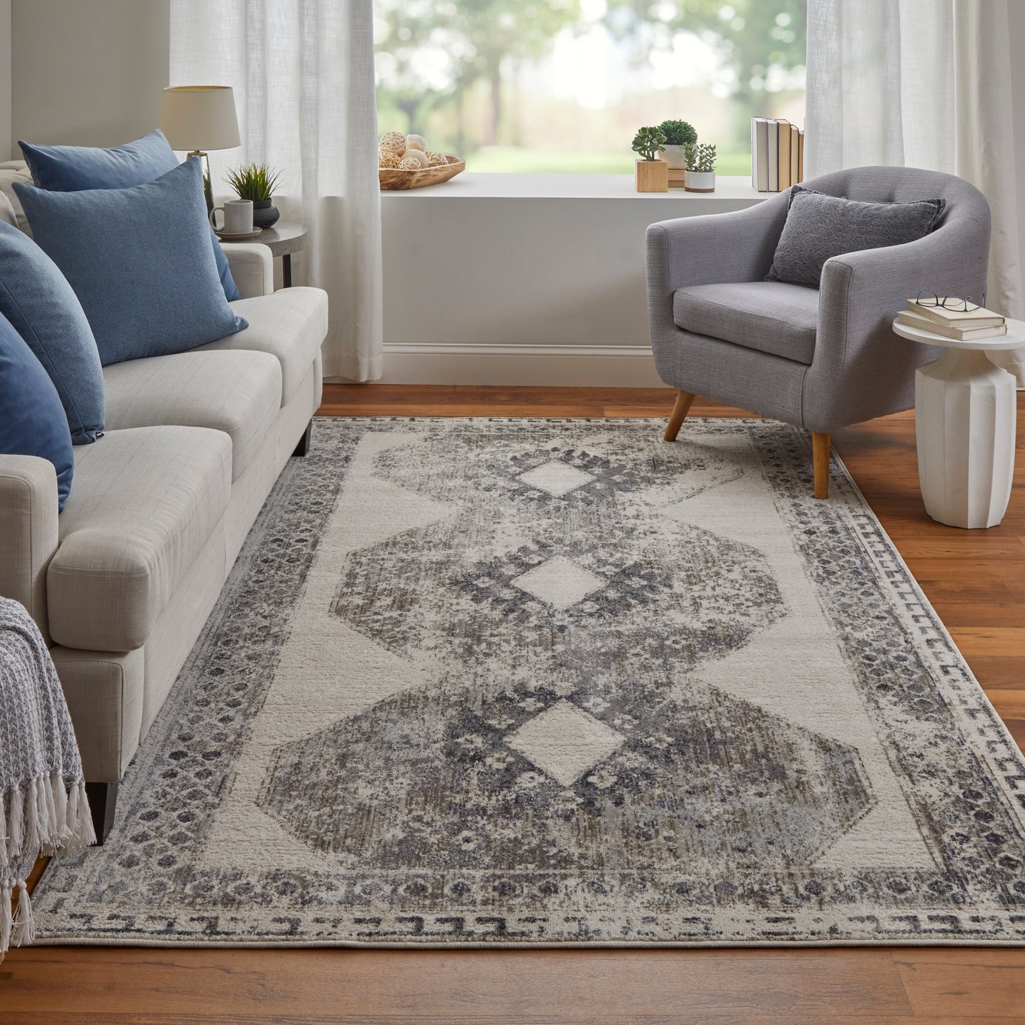 Kano Transitional/Classic/Bohemian & Eclectic Ivory/Taupe/Gray Area Rug