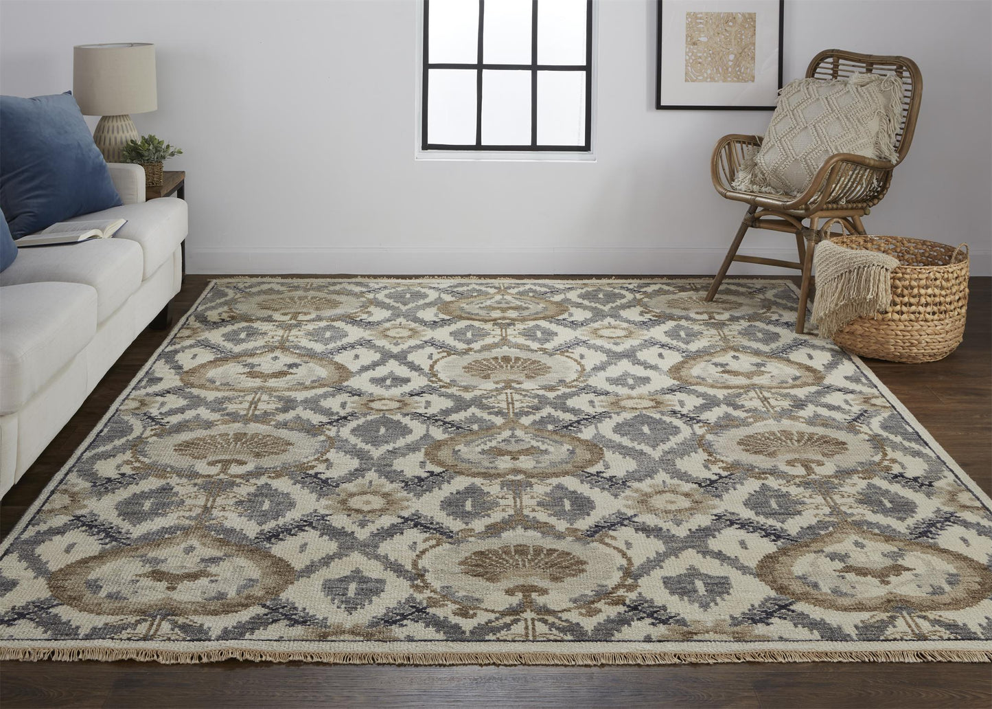 Beall Traditional/Bohemian & Eclectic Ivory/Gray/Taupe Accent Rug
