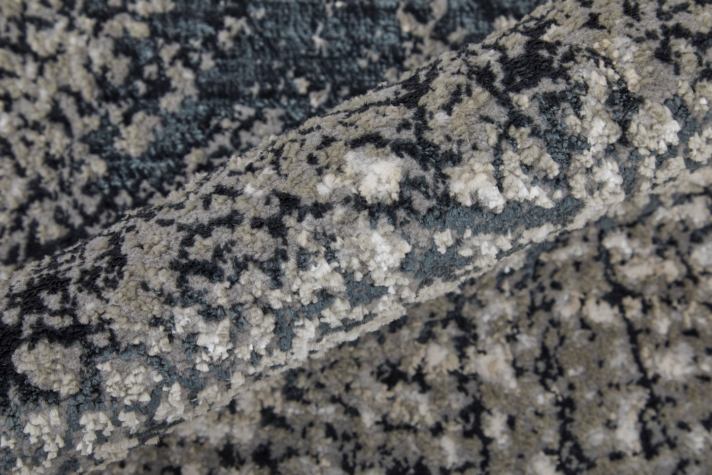 Micah Modern/Mid-Century Modern/Casual Ivory/Gray/Blue Accent Rug