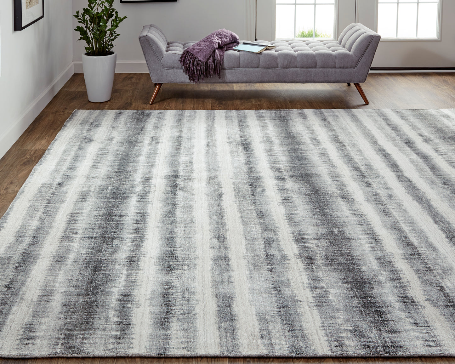 Mackay Transitional/Casual Gray/Ivory/Black Accent Rug