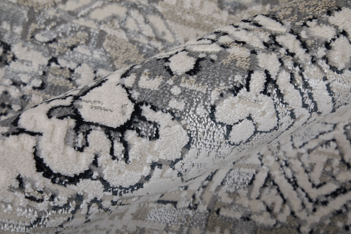 Macklaine Transitional/Bohemian & Eclectic/Global Distressed/Diamond/Medallion Ivory/Silver/Black - Feizy Rug