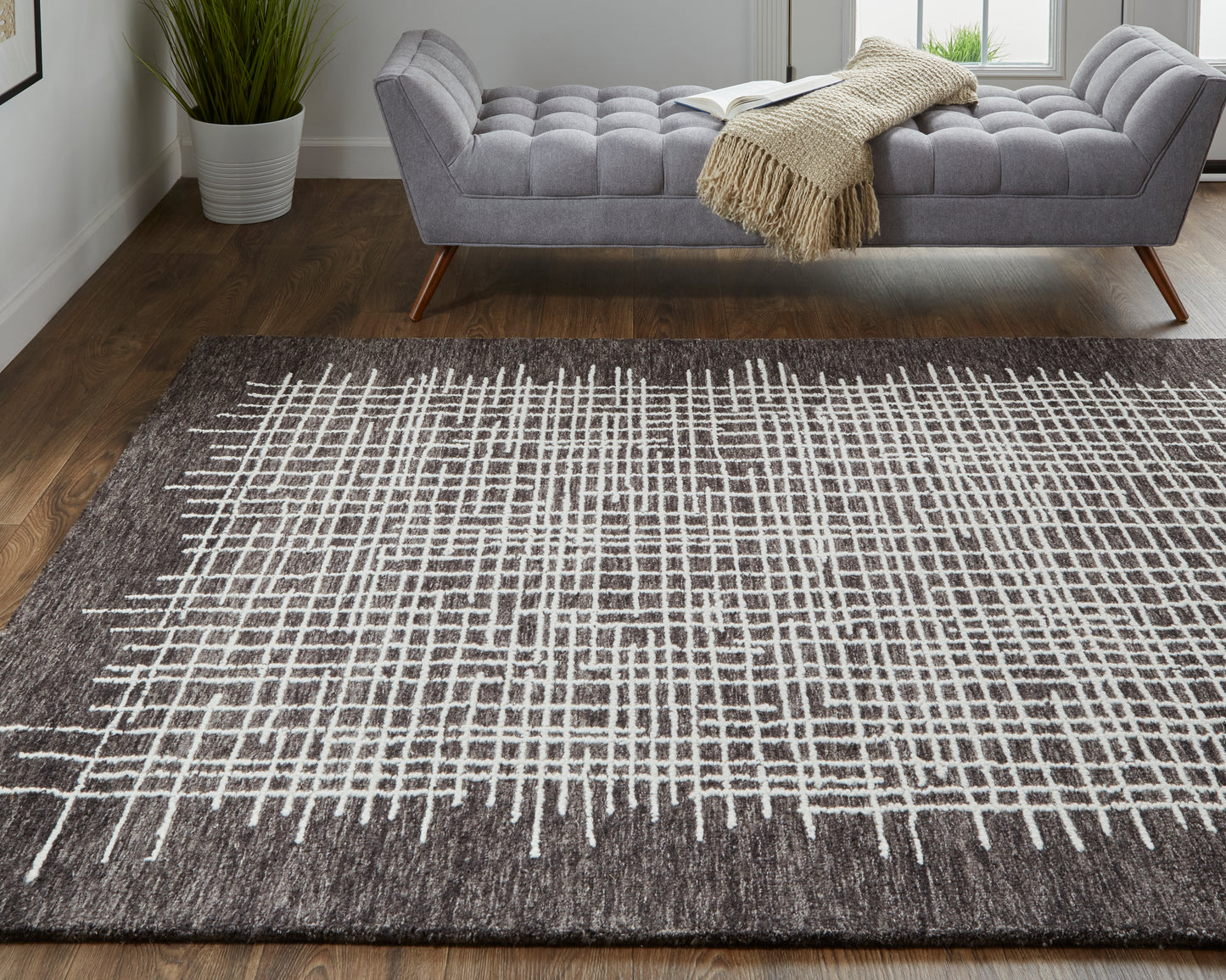 Maddox Transitional/Casual Brown/Ivory Accent Rug