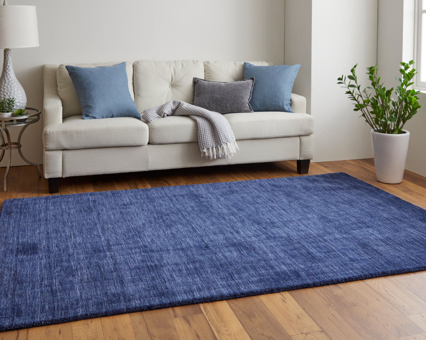 Luna Modern/Casual Blue Area Rug