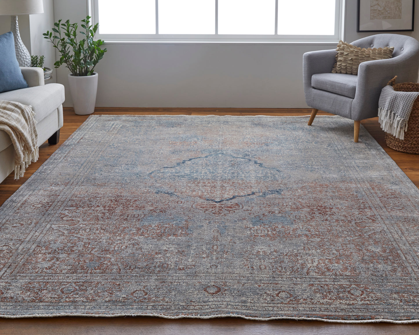 Marquette Transitional/Bohemian & Eclectic/Vintage Blue/Red/Gray Area Rug