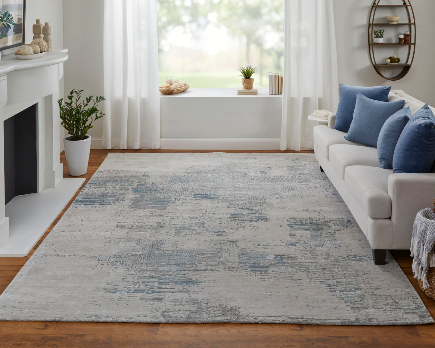 Zarah Modern/Bohemian & Eclectic Gray/Taupe/Blue Accent Rug