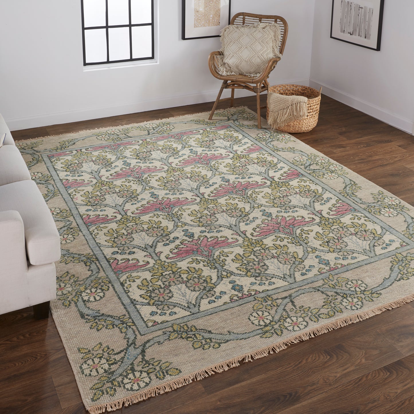 Beall Traditional/Classic/Vintage Ivory/Pink/Green Area Rug