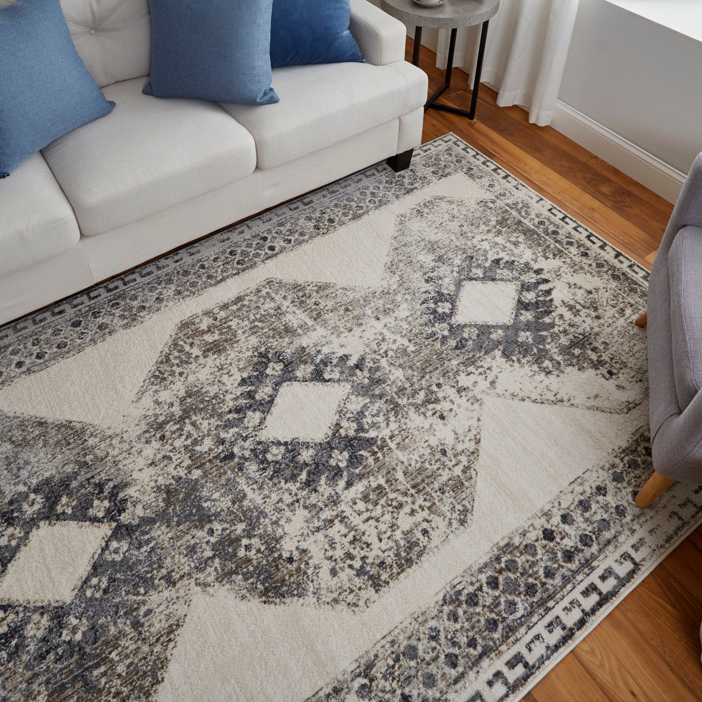 Kano Transitional/Classic/Bohemian & Eclectic Ivory/Taupe/Gray Accent Rug