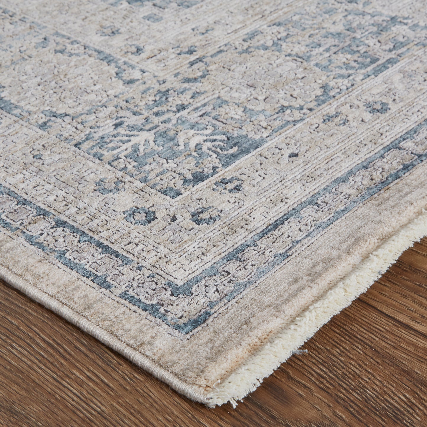 Marquette Transitional/Bohemian & Eclectic/Vintage Taupe/Gray/Blue Accent Rug