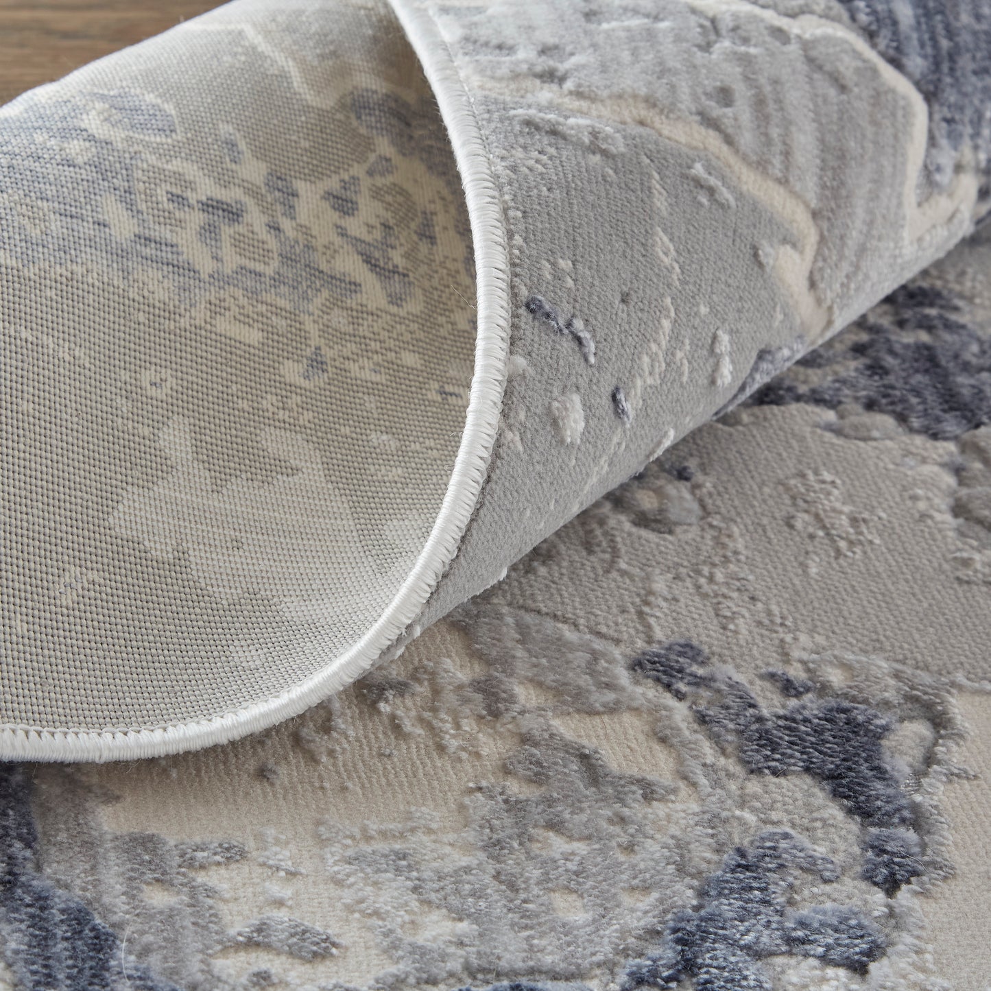 Laina Transitional/Casual Ivory/Blue Accent Rug