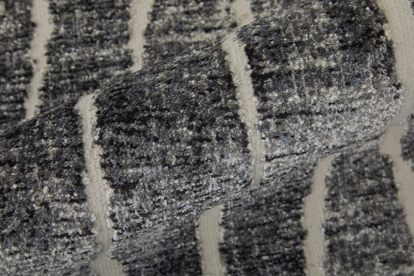 Kano Transitional/Industrial/Casual Black/Gray/Ivory Accent Rug