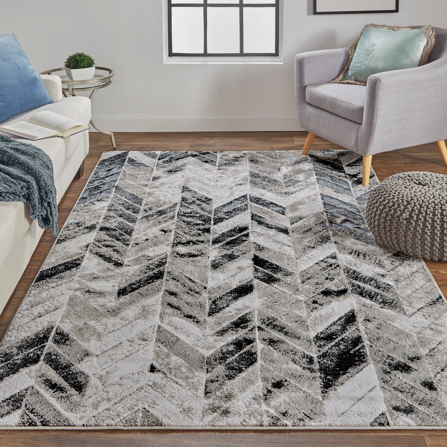 Micah Modern/Industrial Black/Gray/Silver Accent Rug