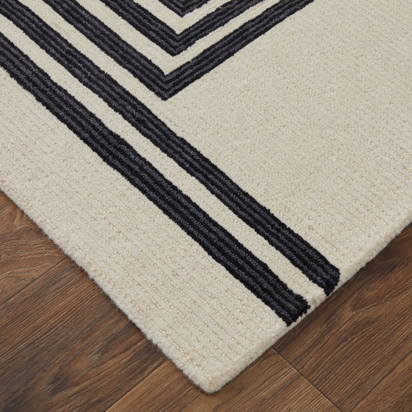 Maguire Transitional/Industrial/Mid-Century Modern Gray/Ivory/Black Area Rug