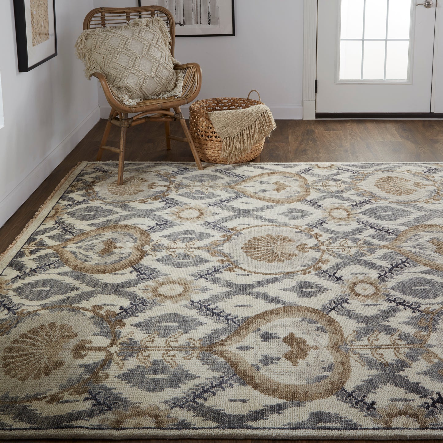 Beall Traditional/Bohemian & Eclectic Ivory/Gray/Taupe Accent Rug