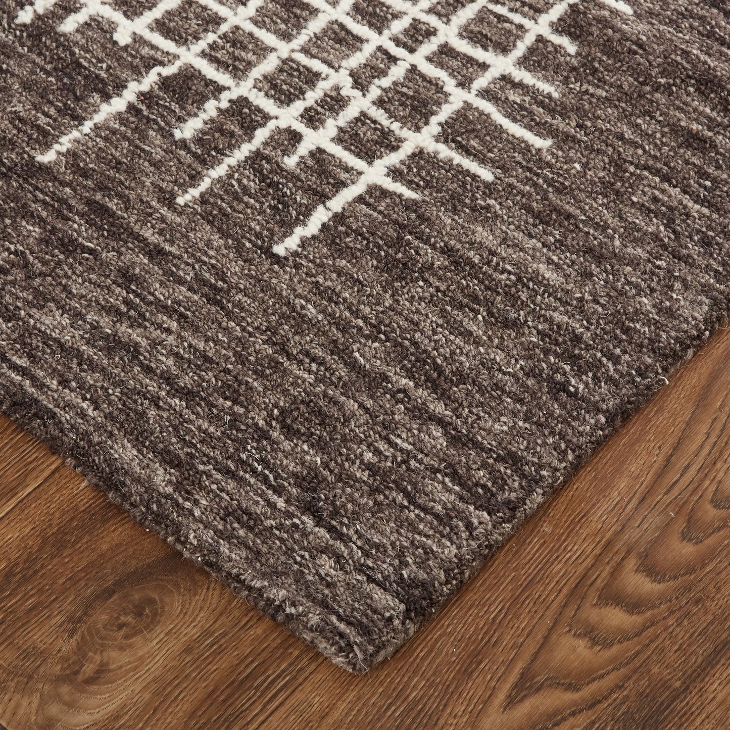 Maddox Transitional/Casual Brown/Ivory Accent Rug