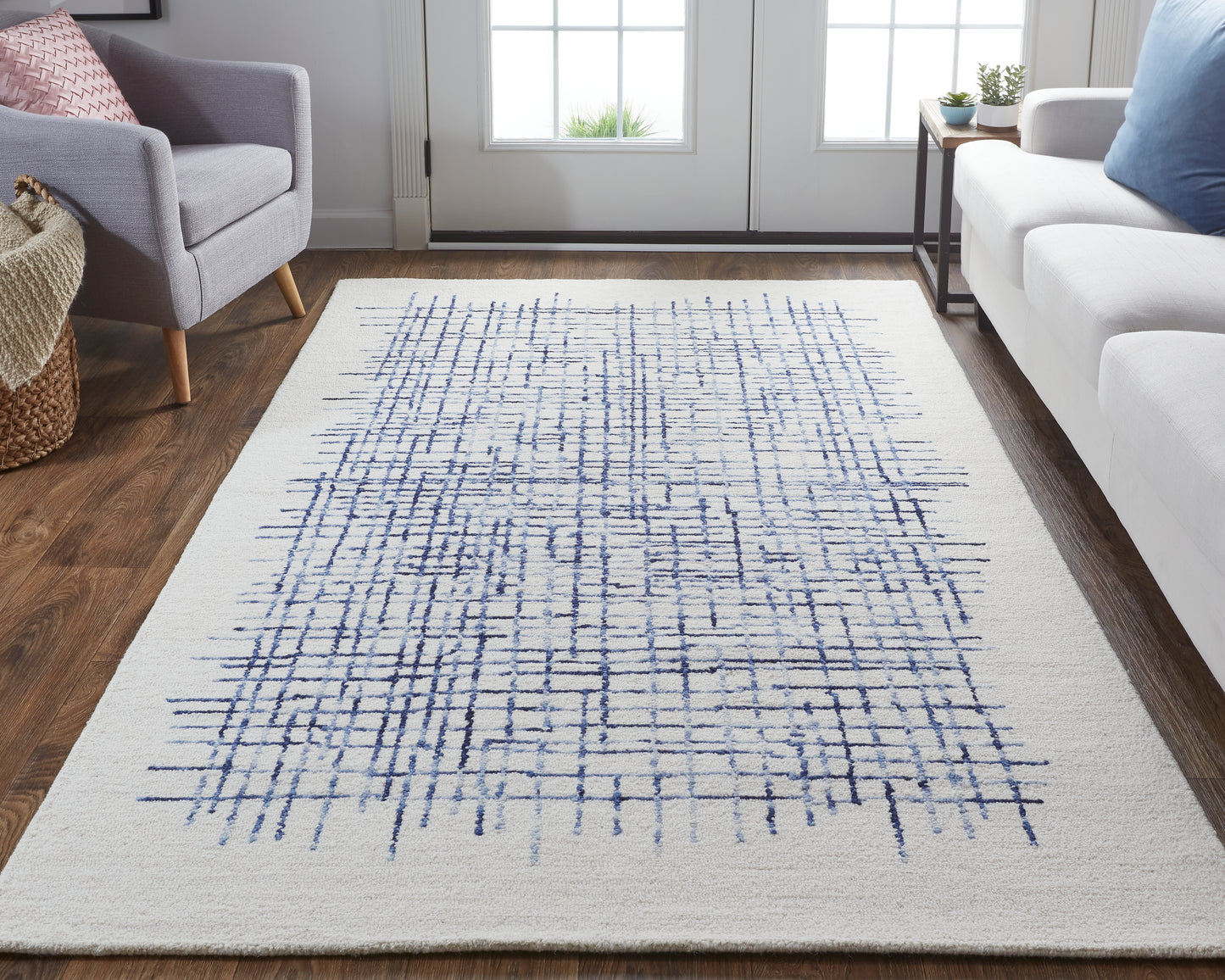 Maddox Transitional/Casual Ivory/Blue Area Rug