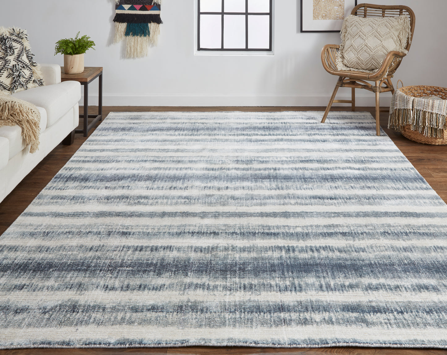 Mackay Transitional/Casual Ivory/Blue Area Rug