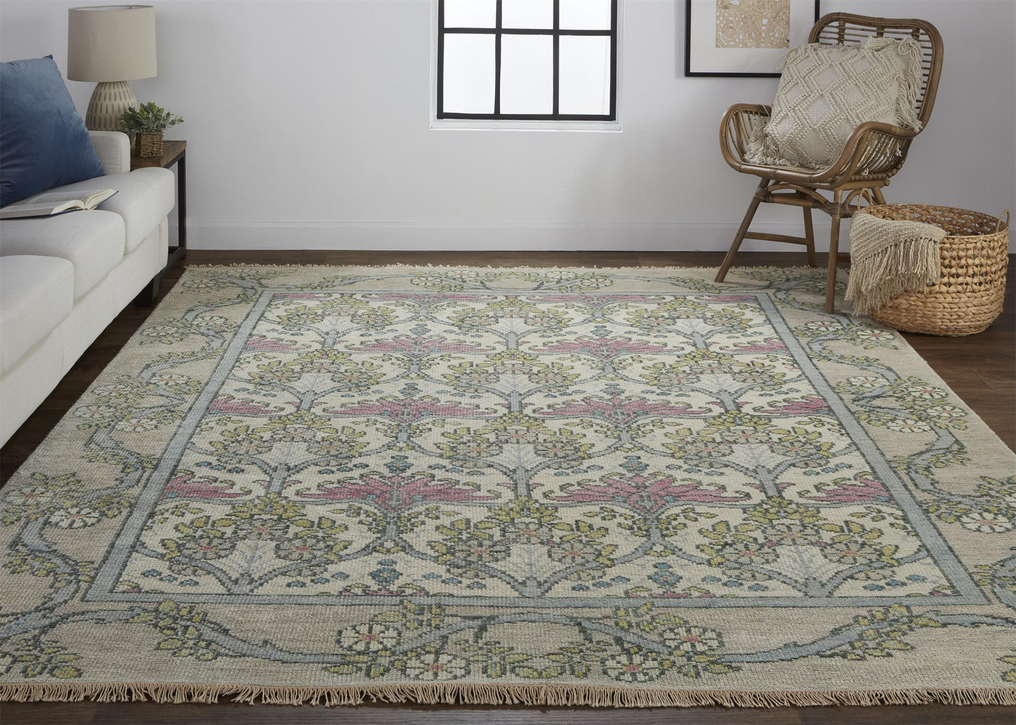 Beall Traditional/Classic/Vintage Ivory/Pink/Green Area Rug