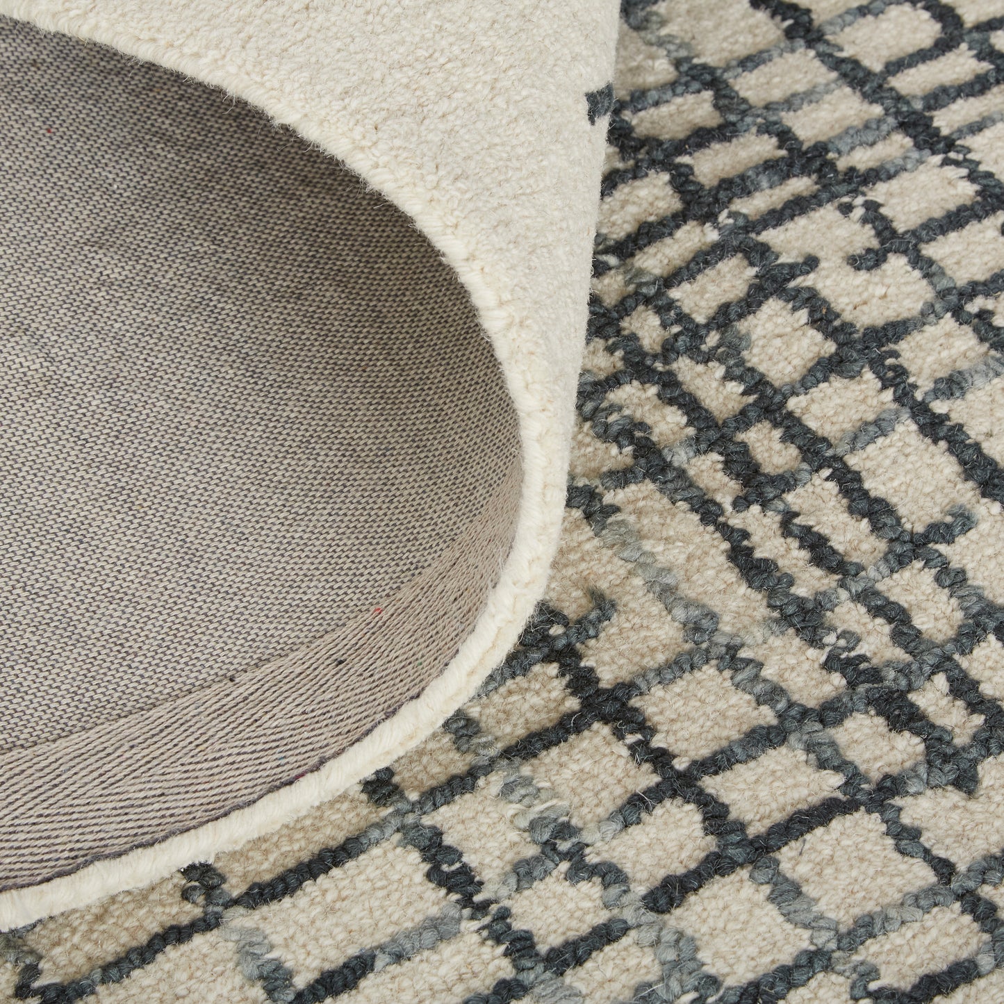 Maddox Transitional/Casual Ivory/Gray/Black Accent Rug