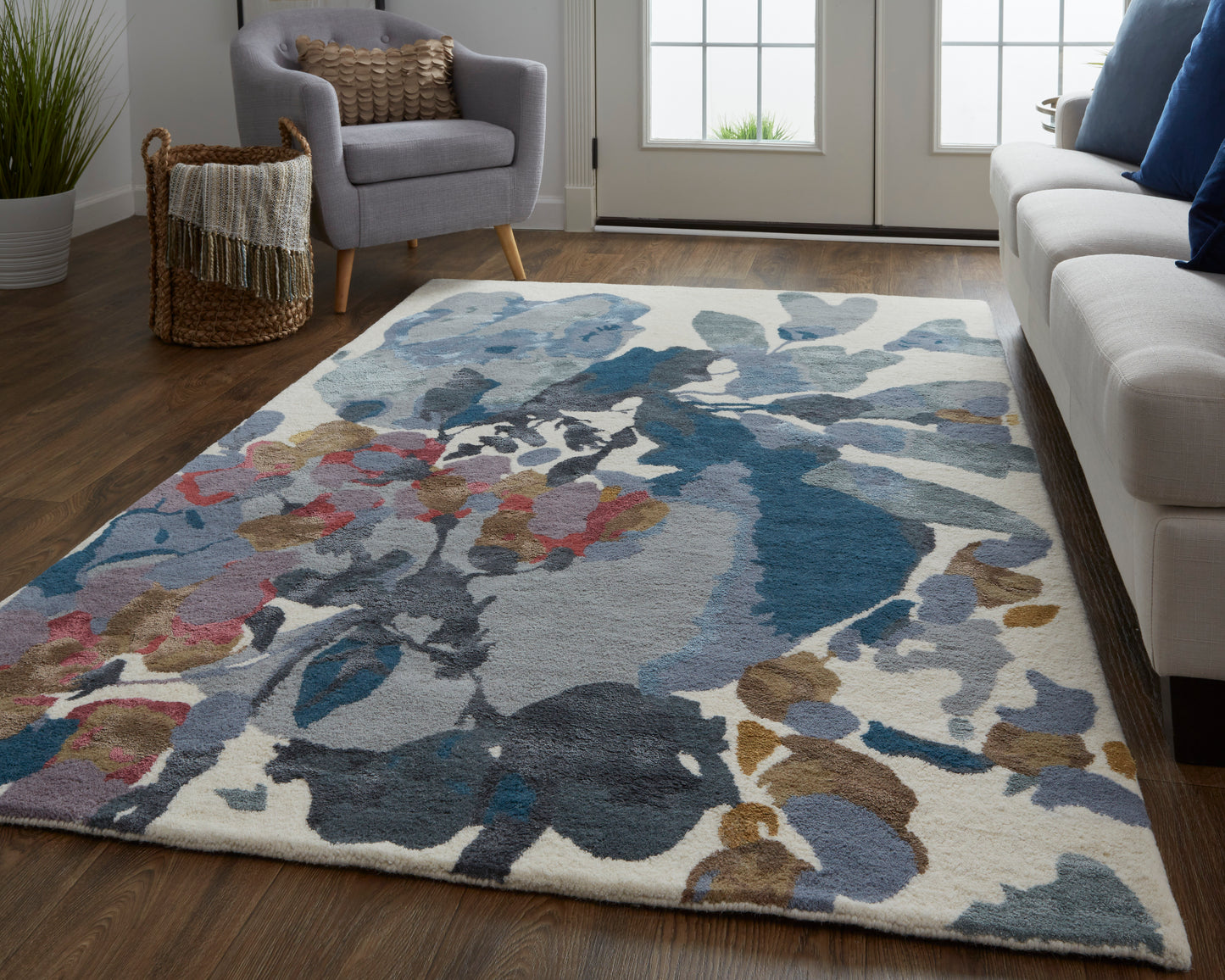 Dafney Transitional/Casual Blue/Gray/Pink Accent Rug