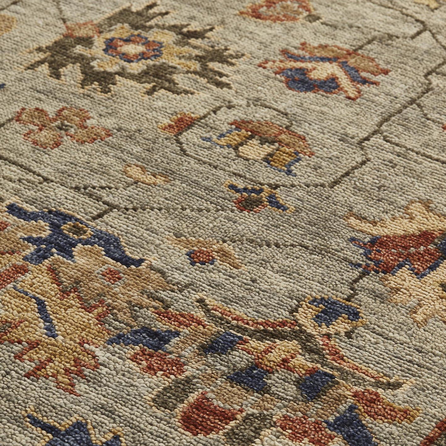 Carrington Traditional/Vintage/Classic Gray/Gold/Red Area Rug