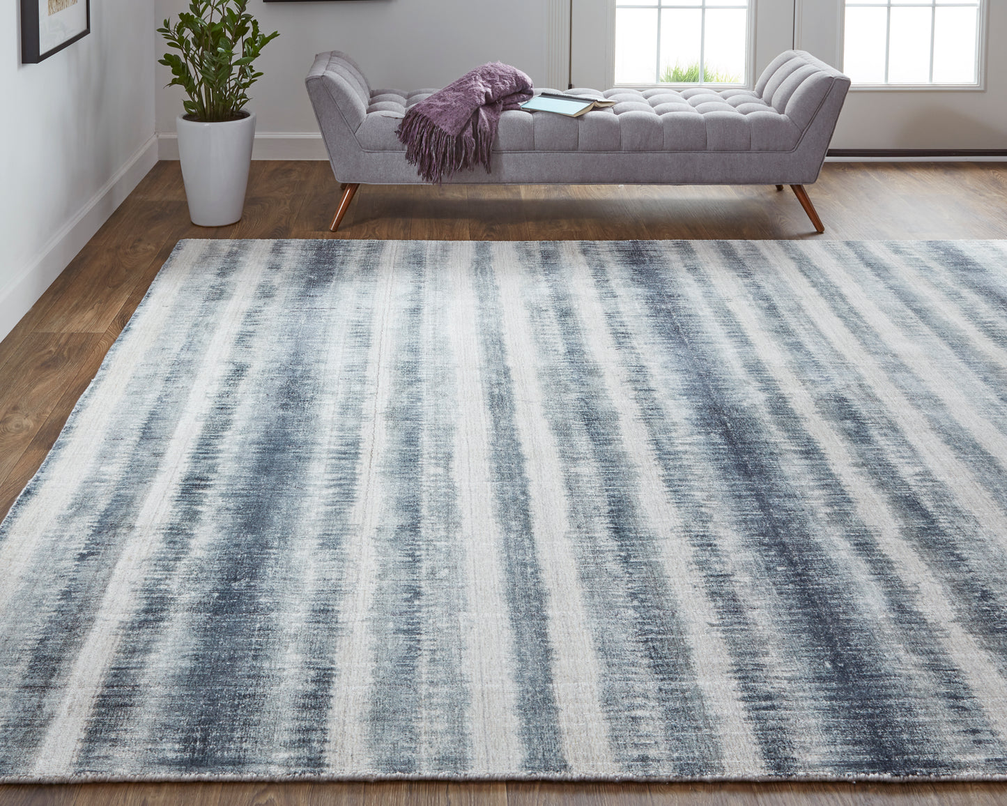 Mackay Transitional/Casual Ivory/Blue Accent Rug