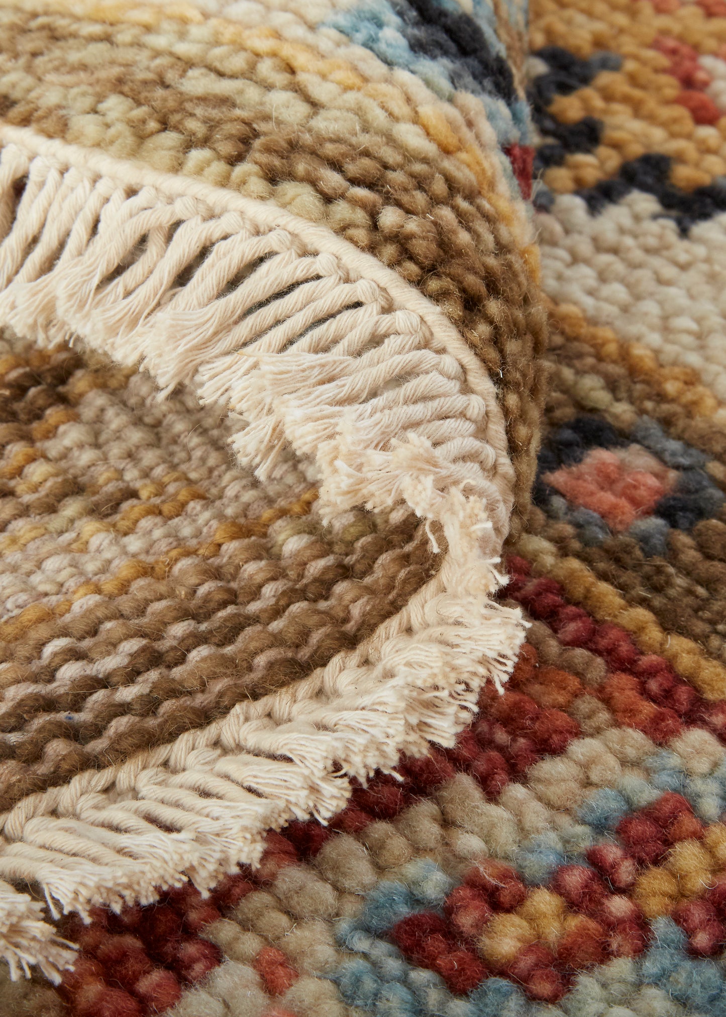 Carrington Traditional/Vintage/Classic Ivory/Red/Blue Accent Rug