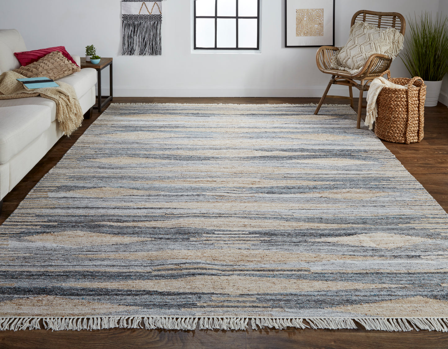 Beckett Transitional/Moroccan/Bohemian & Eclectic Gray/Tan/Silver Accent Rug