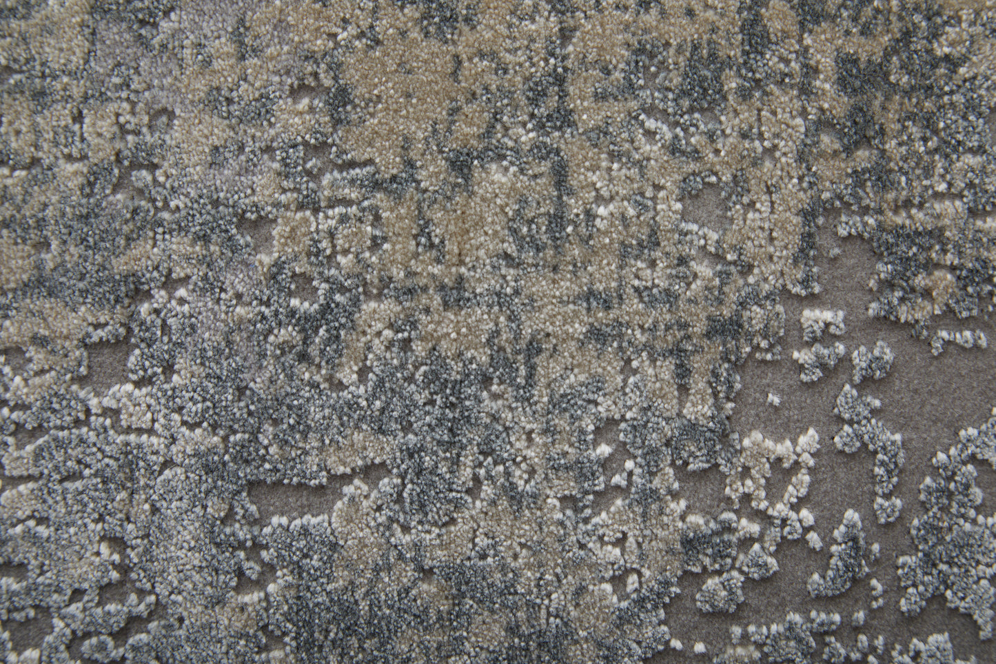 Cadiz Modern/Industrial/Luxury & Glam Taupe/Gray/Silver Accent Rug