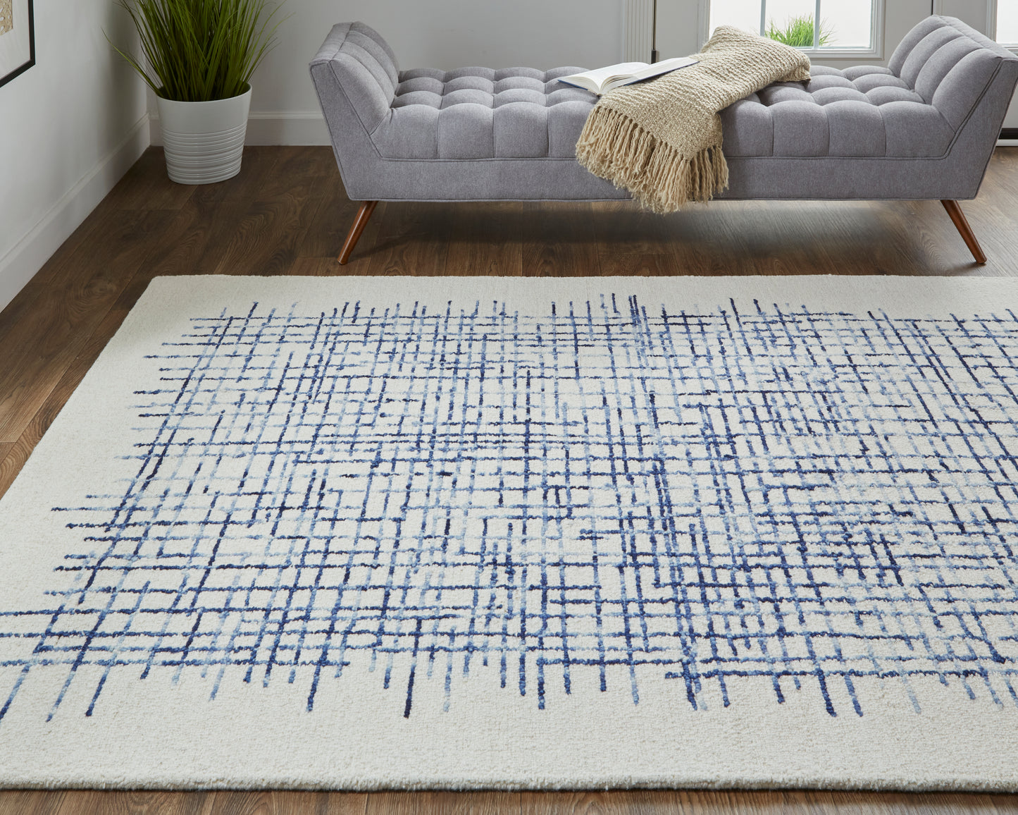 Maddox Transitional/Casual Ivory/Blue Area Rug
