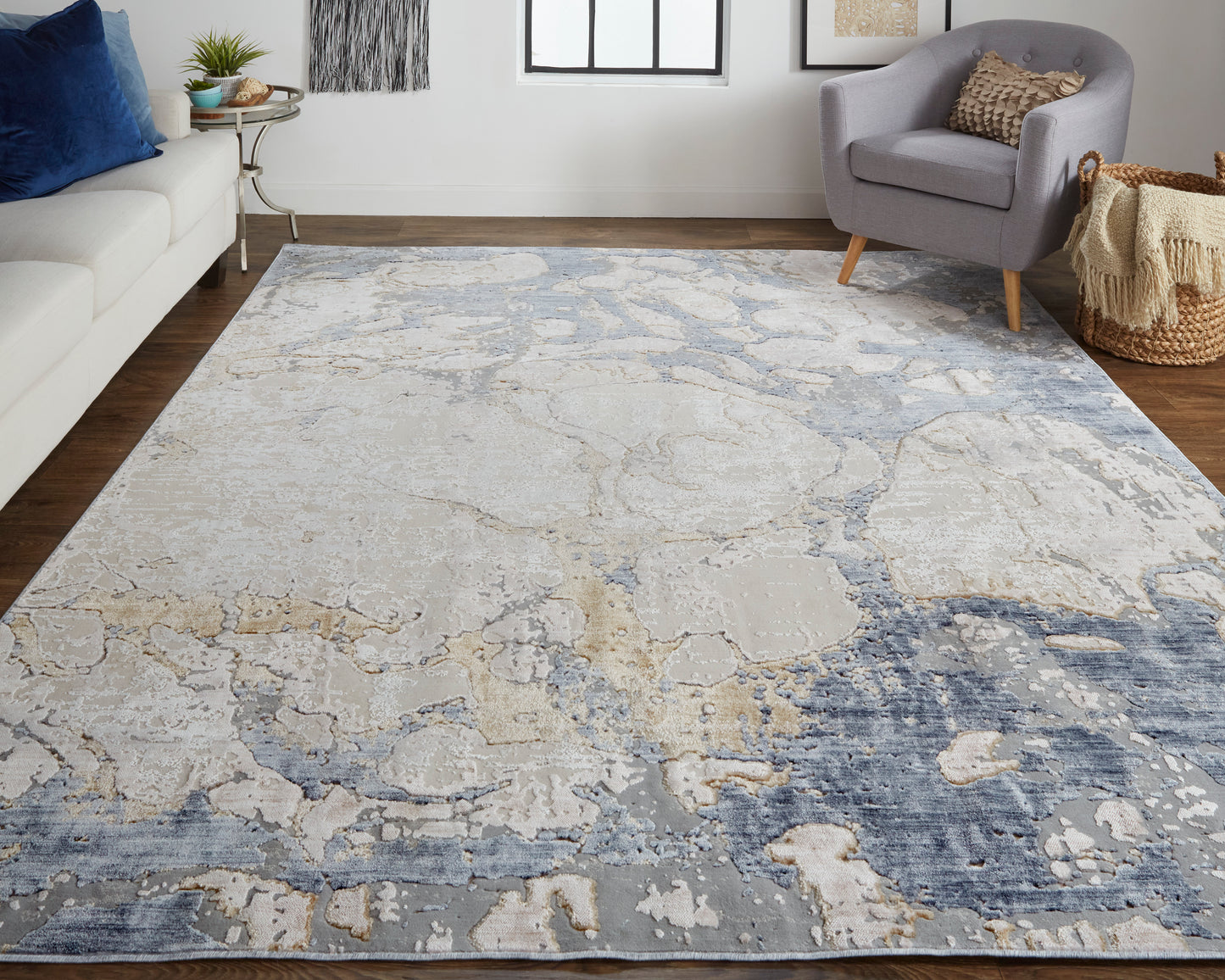 Laina Transitional/Casual Tan/Blue Accent Rug