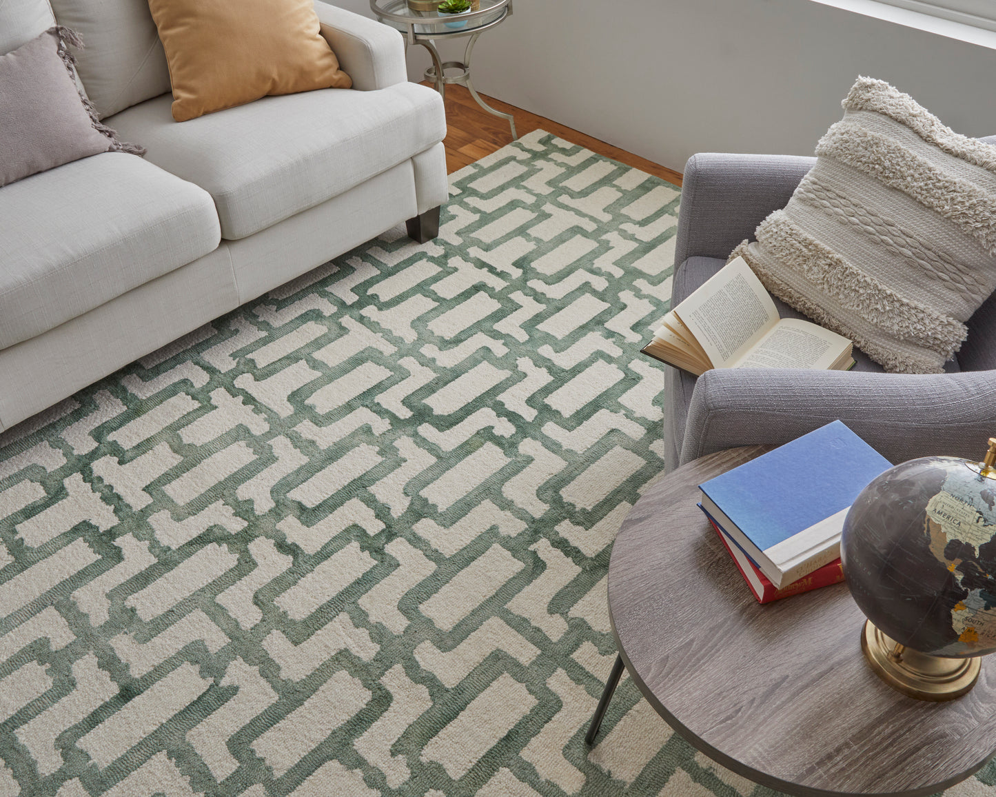 Lorrain Modern/Bohemian & Eclectic/Casual Ivory/Green Accent Rug
