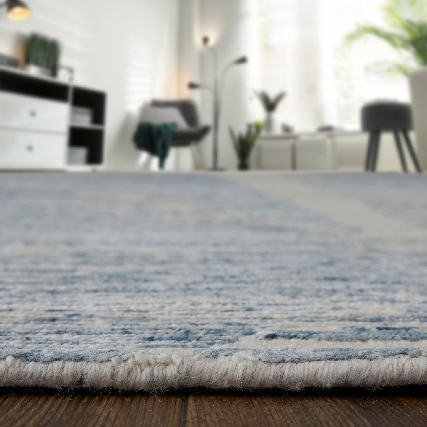 Brighton Modern/Casual/Global Ivory/Blue/Silver Area Rug