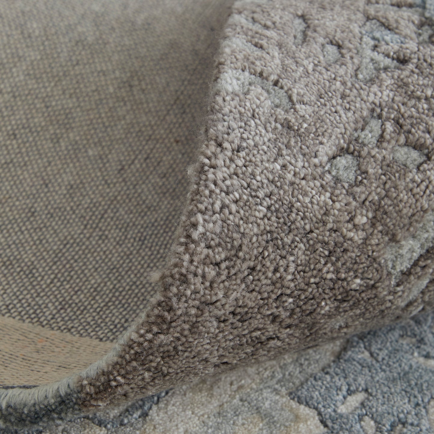 Zarah Modern/Industrial/Bohemian & Eclectic Blue/Taupe/Green Accent Rug