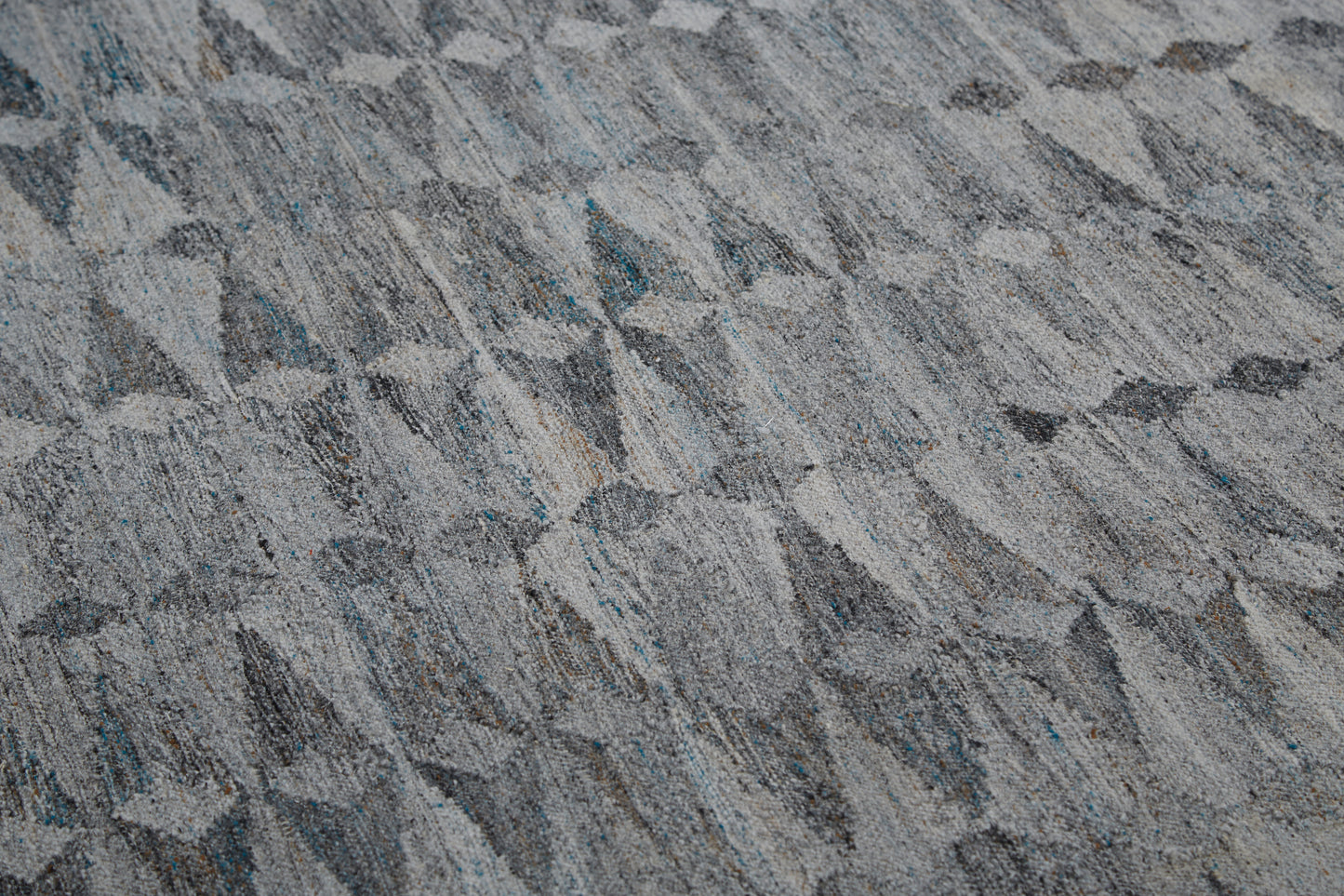 Beckett Transitional/Rustic/Bohemian & Eclectic Gray/Silver/Ivory Area Rug