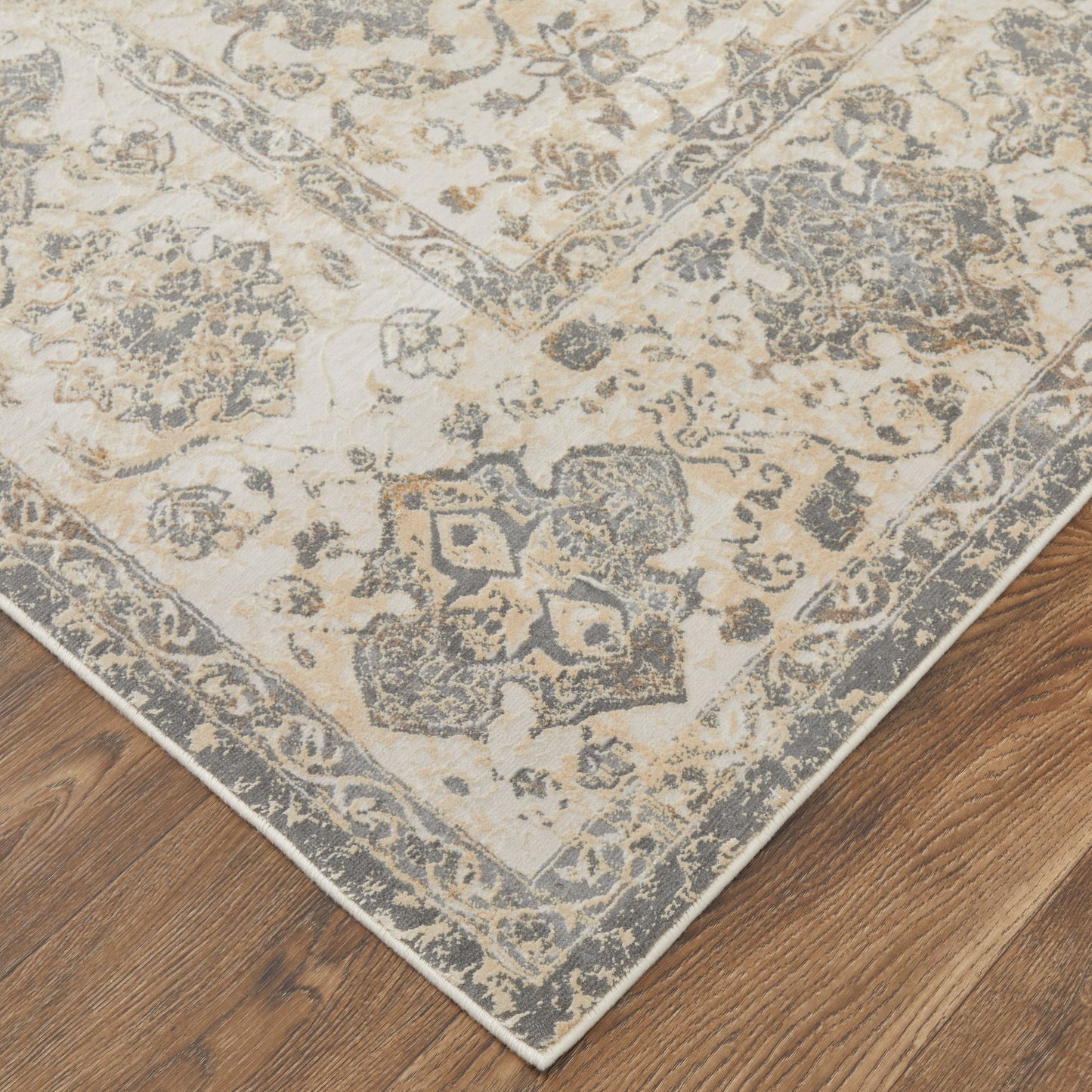 Celene Traditional/Casual/Vintage Ivory/Tan/Gray Accent Rug