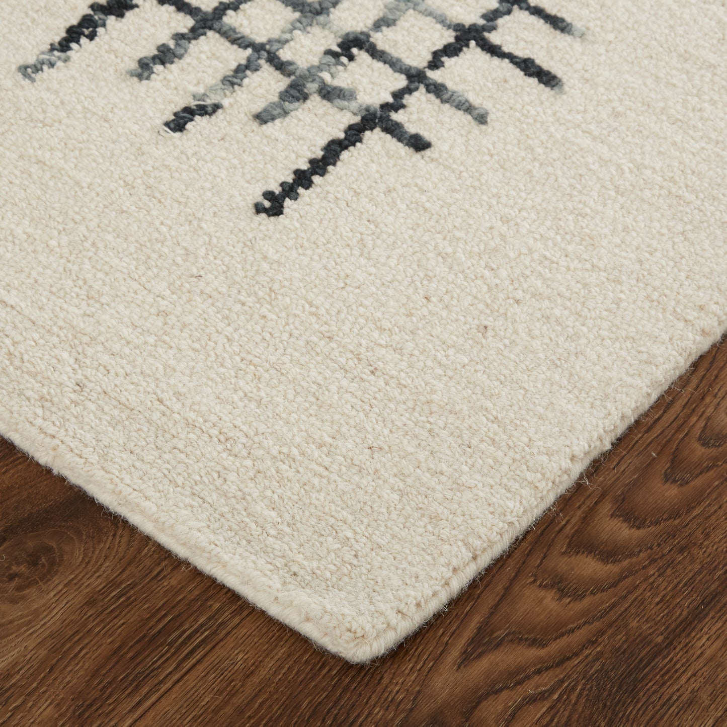 Maddox Transitional/Casual Ivory/Gray/Black Accent Rug