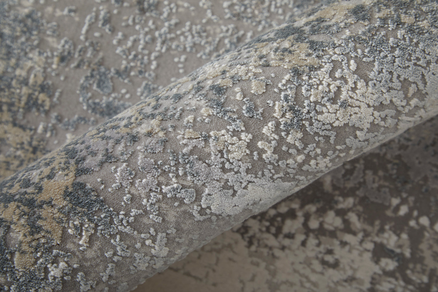 Cadiz Modern/Industrial/Luxury & Glam Taupe/Gray/Silver Accent Rug