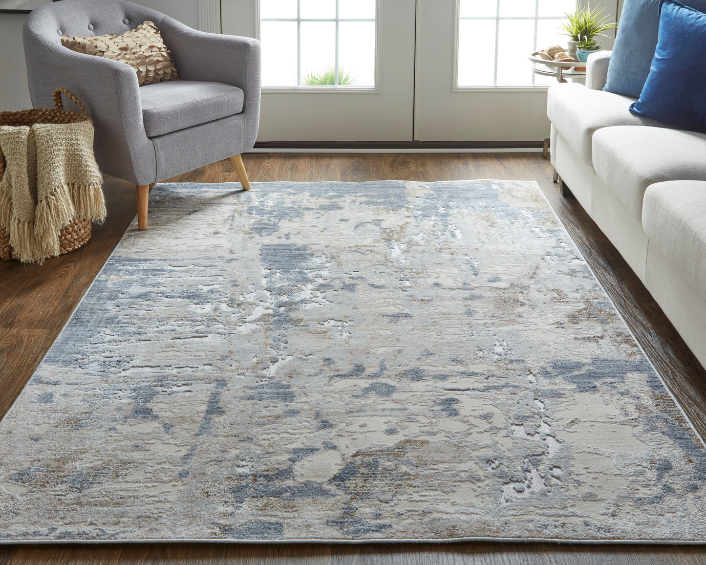 Laina Transitional/Industrial/Casual Ivory/Gray/Blue Accent Rug